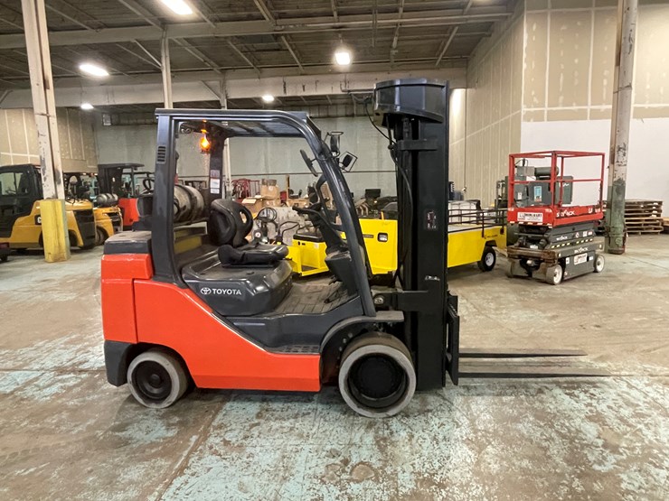 #175-•-2015-toyota-propane-forklift-image-4