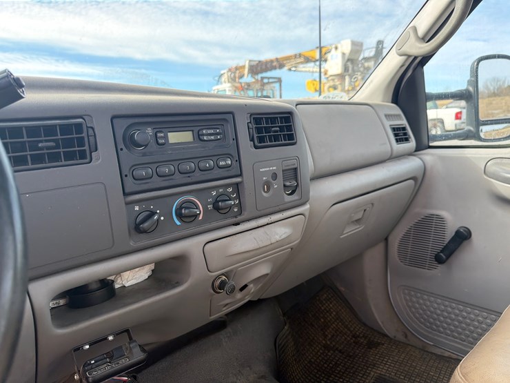 2001-ford-f550-image-15