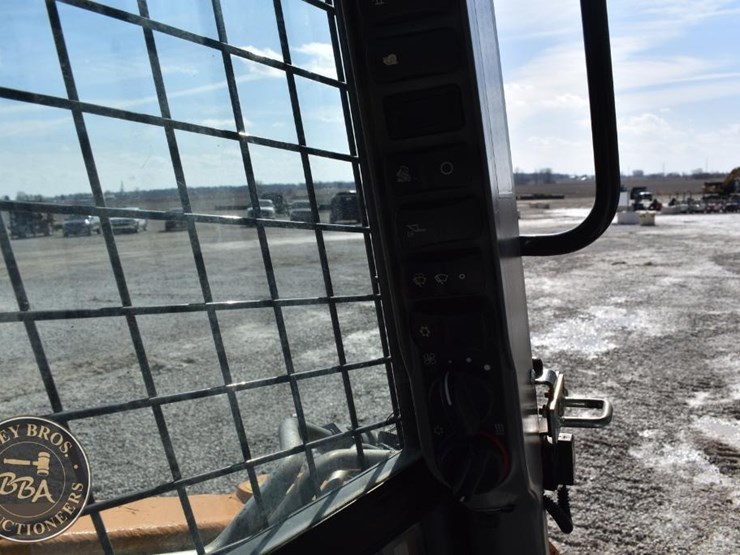 2023-case-tv450b-image-44