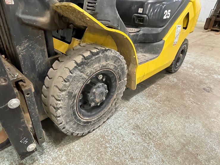 #168-•-2015-komatsu-25-propane-forklift-image-14