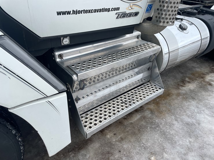 2022-kenworth-t680-image-10