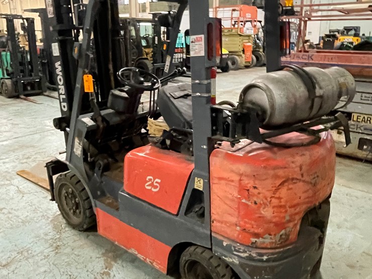 #170-•-world-lift-254-propane-forklift-image-6
