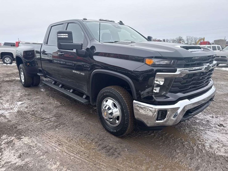 2024-chevrolet-3500-image-4