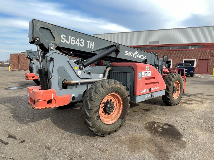 #132-•-2017-skyjack-sj643-telehandler-image-5