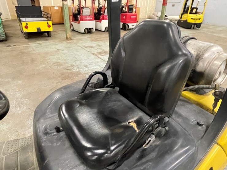 #168-•-2015-komatsu-25-propane-forklift-image-28