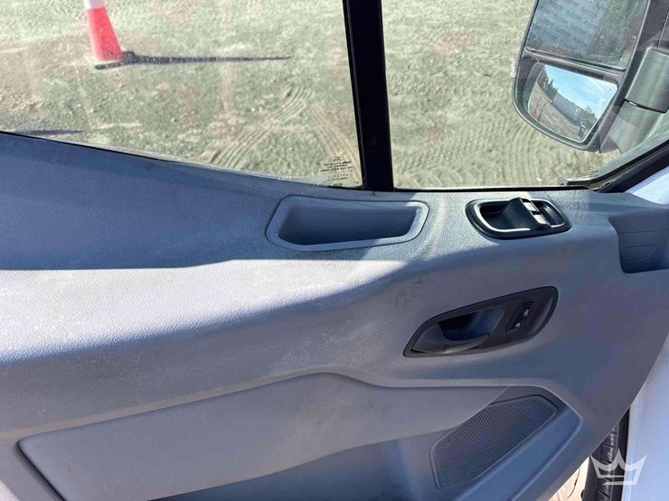 2016-ford-transit-image-10