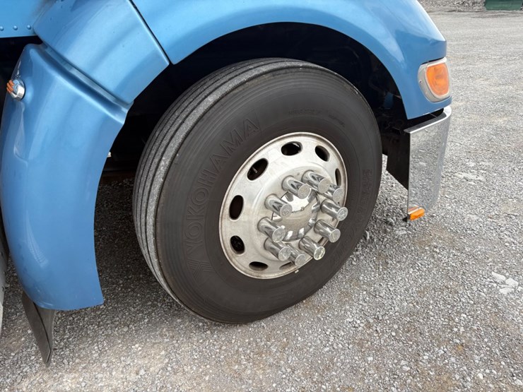 2011-peterbilt-386-image-9