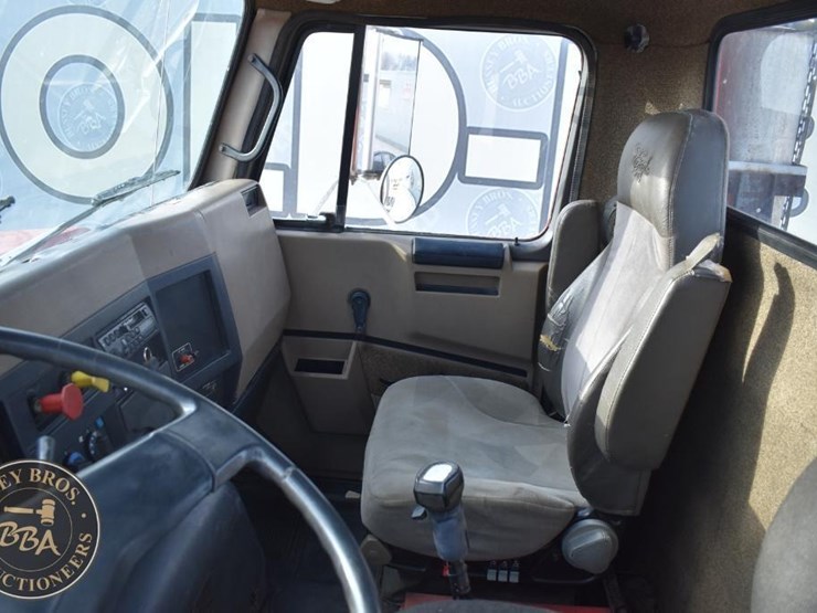 1993-international-8200-image-38