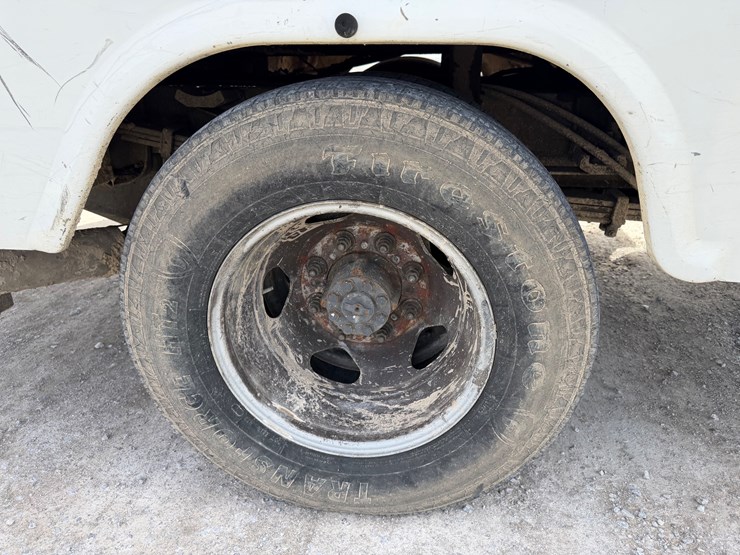 2015-chevrolet-3500hd-image-13