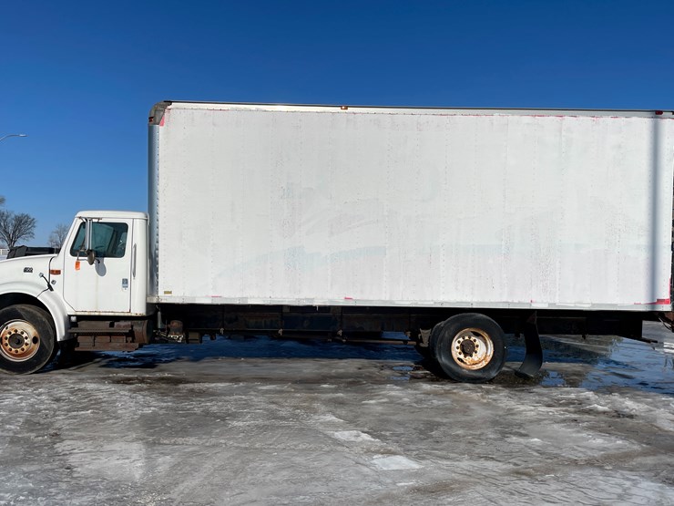 #1455-•-1998-international-box-truck-**-non-runner**-(has-mn-title)-image-2