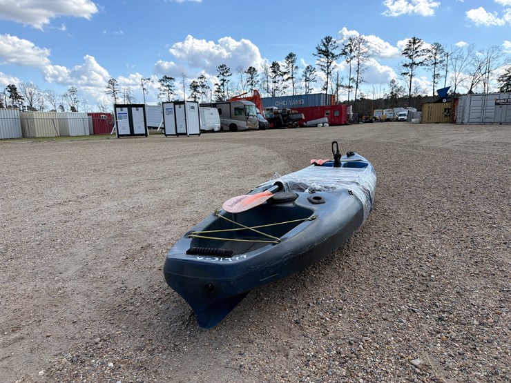 #1433-•-kayak-with-paddle-image-3