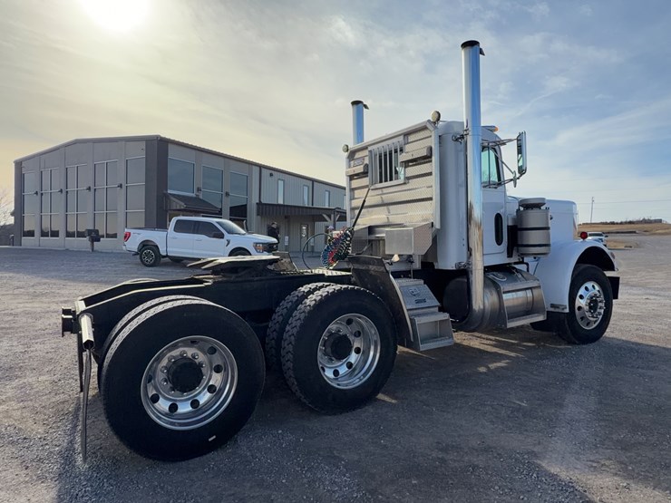 1981-peterbilt-359-image-4