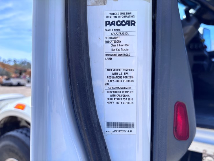 2016-peterbilt-567-image-17