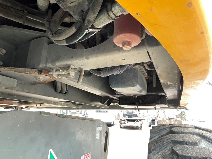 #152-•-2015-haulotte-ht61rt-4x4-telescopic-boom-lift-image-28