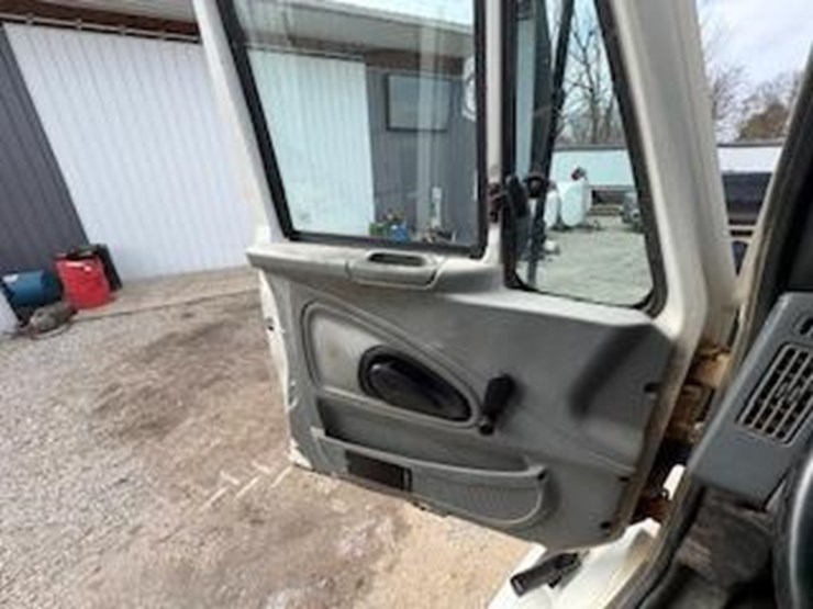 2004-international-8600-image-24