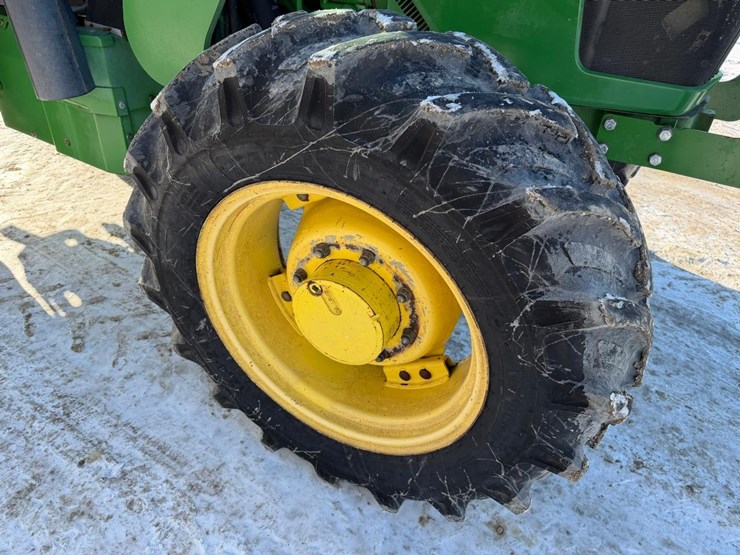 2016-john-deere-5100e-image-14