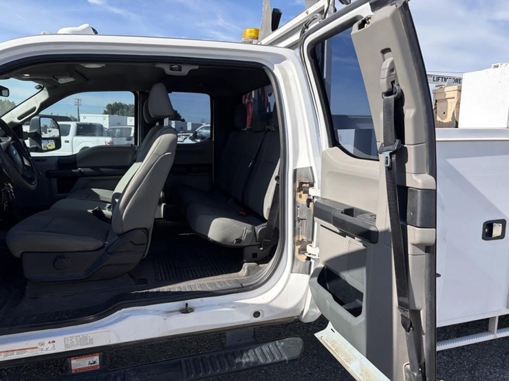 2020-ford-f550-image-11