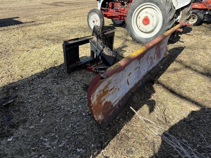 universal-attach-hydraulic-90"-snow-blade-image-2