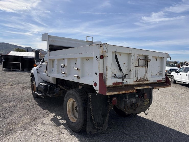 2011-ford-f750-image-4