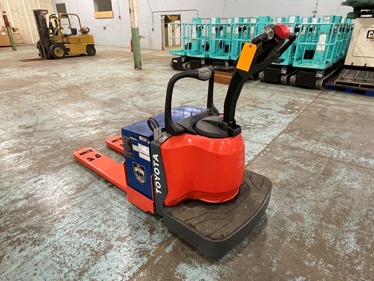 #231-•-toyota-ride-on-electric-pallet-jack-image-7