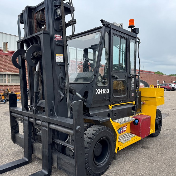 #108 • 2017 Taylor XH180 Diesel Forklift