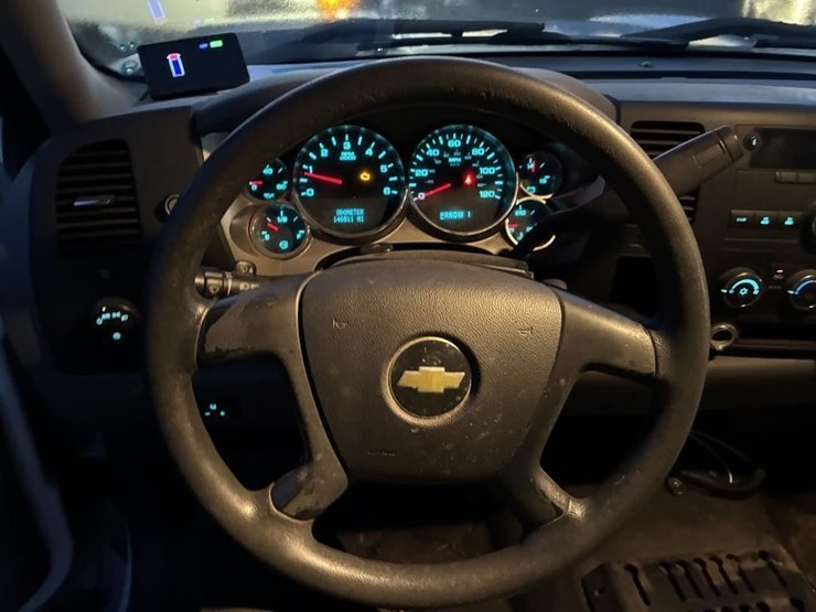 2010-chevrolet-2500hd-image-11