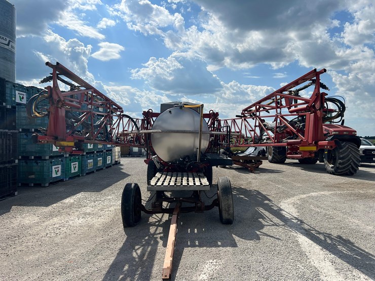 case-610-sprayer-system-2000-gallons-image-2