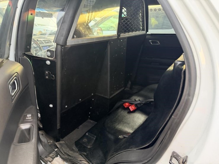 2014-ford-explorer-image-11