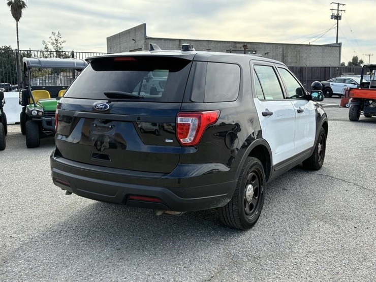 2018-ford-explorer-image-3