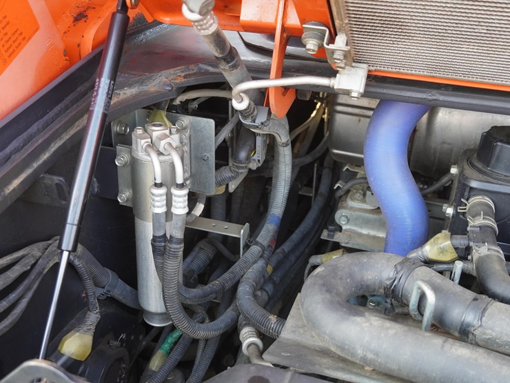 2017-kubota-3800-image-32