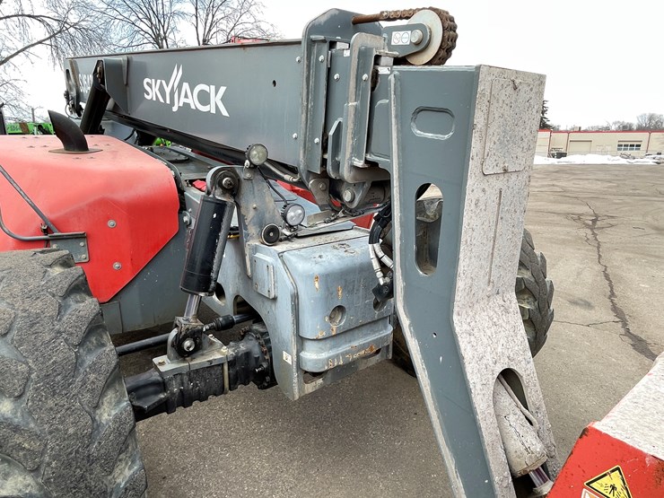 #133-•-2017-skyjack-sj643-telehandler-image-42