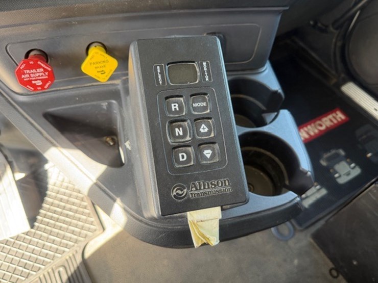 2024-kenworth-t880-image-50