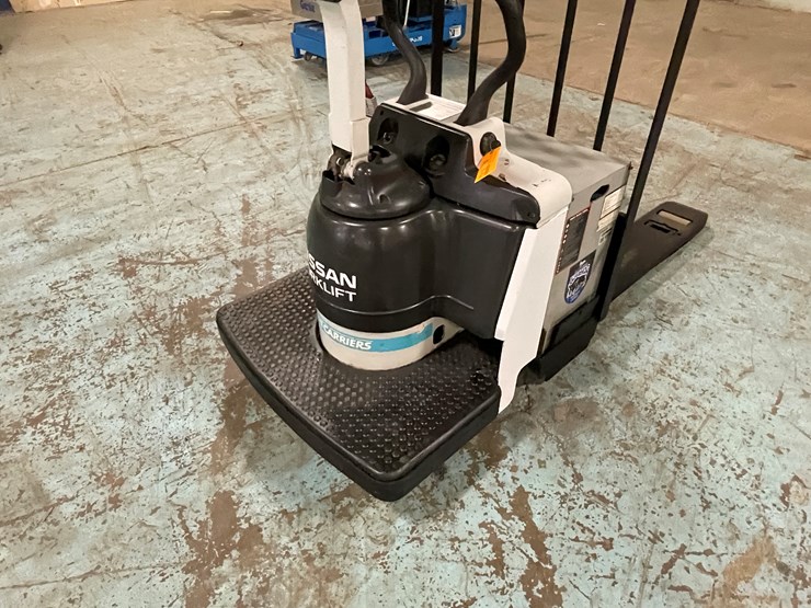 #232-•-nissan-ride-on-electric-pallet-jack-image-9