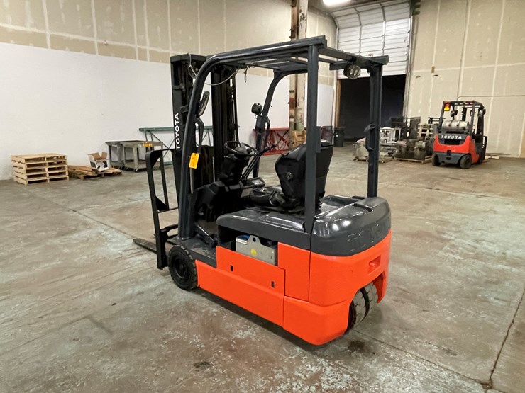 #171-•-2016-toyota-electric-forklift-image-7