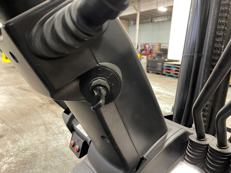 #177-•-2016-toyota-propane-forklift-image-41