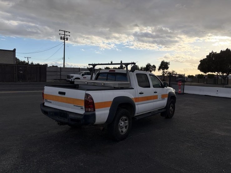 2013-toyota-tacoma-image-3