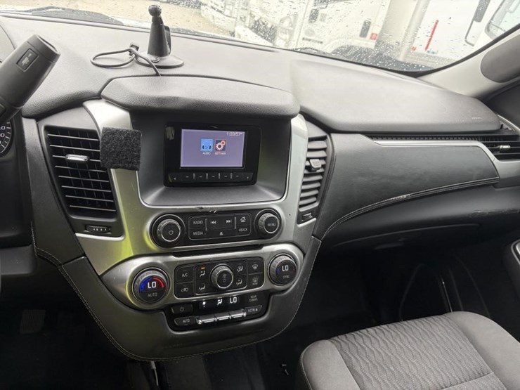 2015-chevrolet-tahoe-image-23