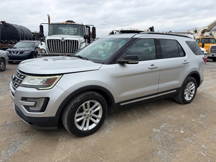 2016-ford-explorer-image-1
