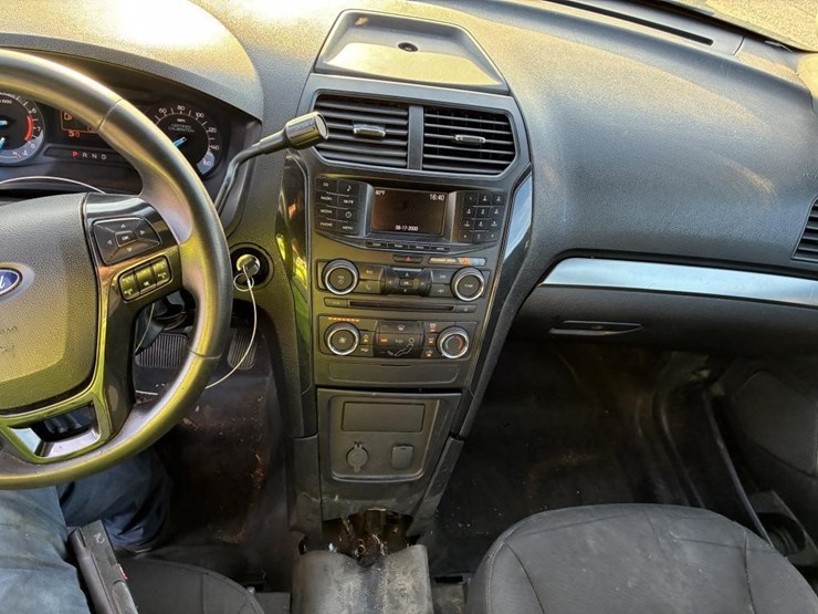 2018-ford-explorer-image-15