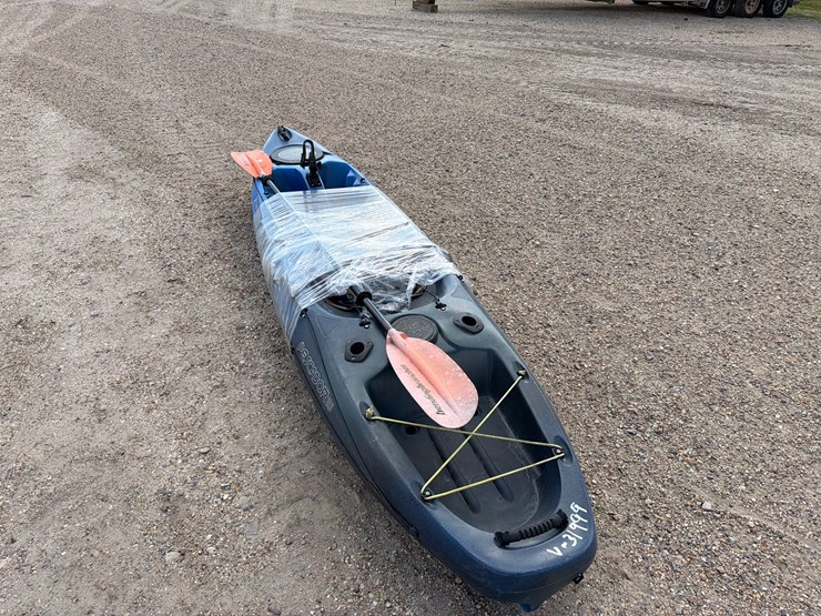 #1433-•-kayak-with-paddle-image-4