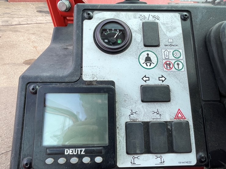 #130-•-2018-skyjack-sj843-telehandler-image-47