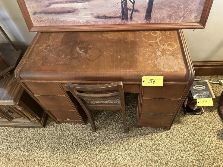 wooden-desk-&-framed-painting-image-3