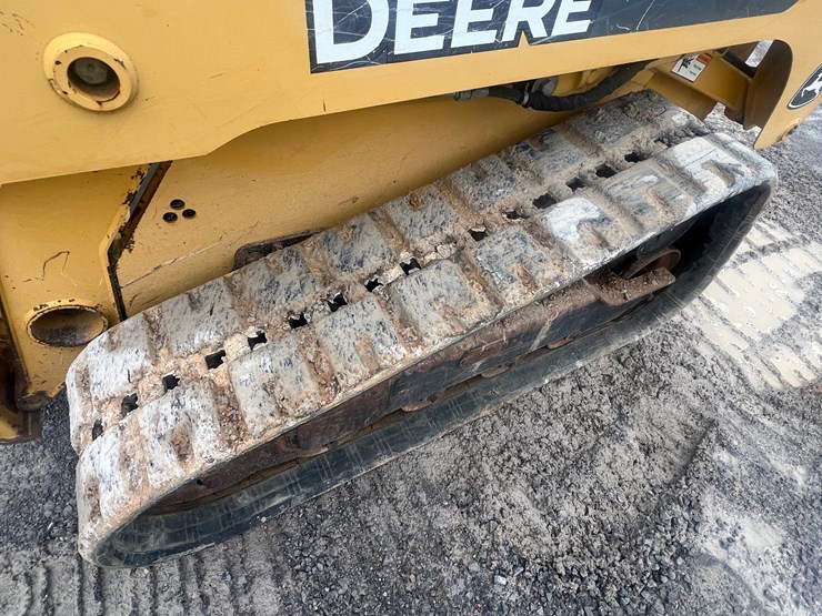 deere-ct322-image-10