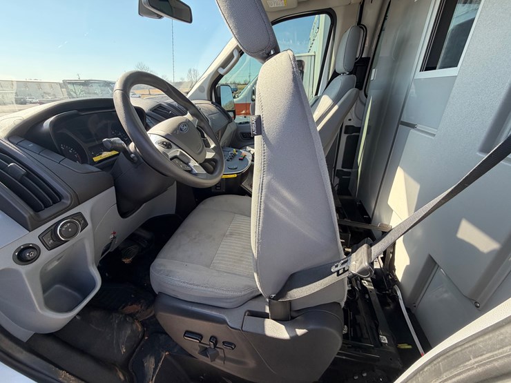 2019-ford-transit-image-14