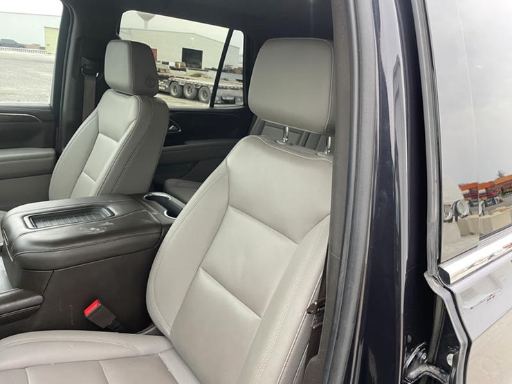 2023-chevrolet-tahoe-image-43