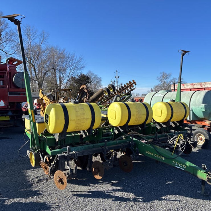 JOHN DEERE 7200