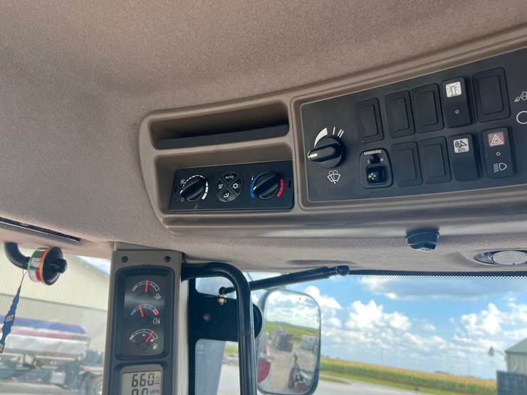 2015-case-ih-titan-3530-image-64