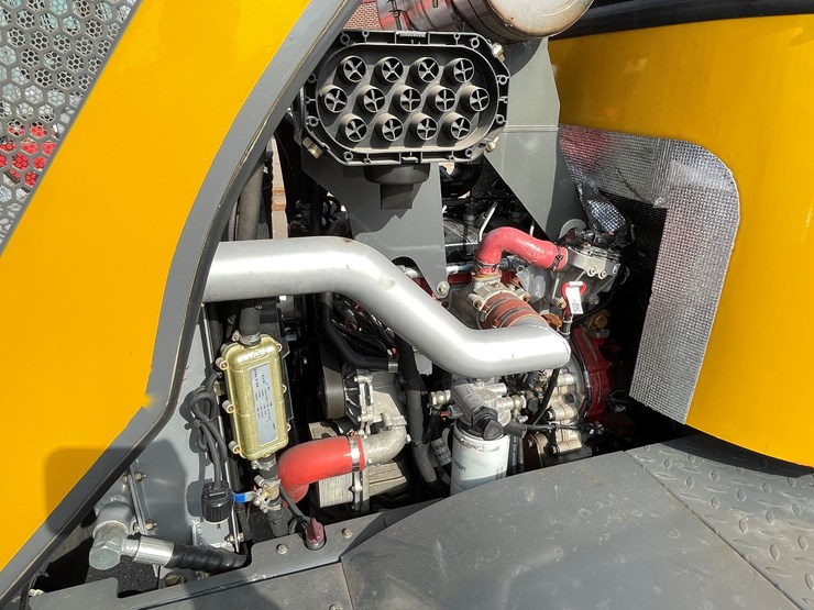 #114-•-new-magnum-3300p-telescoping-wheel-loader-image-31