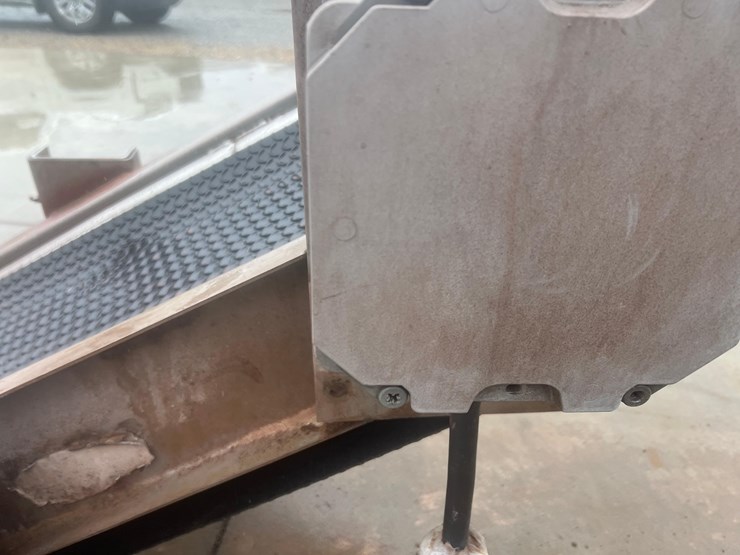 adams-under-truck-conveyor-image-15