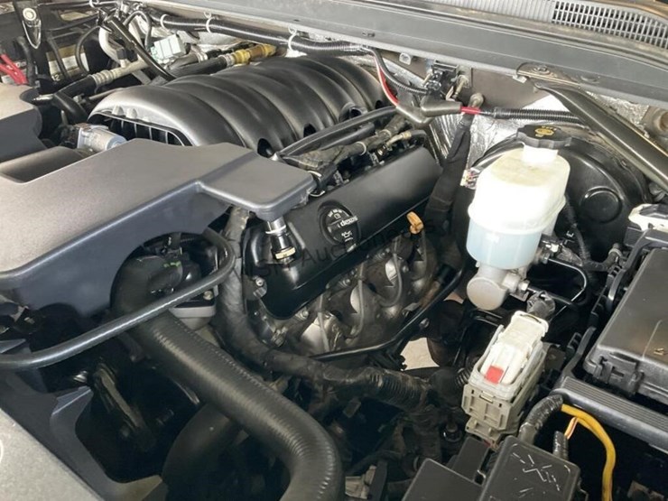 2016-chevrolet-tahoe-image-11